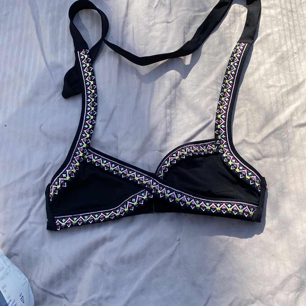 Victoria’s Secret pink bikini top🏖 - Picture 2 of 5